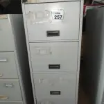 01 ARQUIVO DE AÇO COM 04 GAVETAS. (NO ESTADO) ATENÇÃO! FAZER A VISITAÇÃO ANTES DE ARREMATAR, NÃO SABEMOS SE FUNCIONA, LEILÃO NÃO TEM GARANTIA E NEM DEVOLUÇÃO, SUJEITO A POSSÍVEIS AVARIAS VISÍVEIS/OCULTAS E/OU AUSÊNCIA DE COMPONENTES.