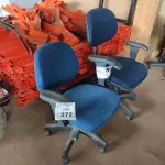 02 CADEIRAS DE ESCRITÓRIO GIRATÓRIA. (NO ESTADO) ATENÇÃO! FAZER A VISITAÇÃO ANTES DE ARREMATAR, NÃO SABEMOS SE FUNCIONA, LEILÃO NÃO TEM GARANTIA E NEM DEVOLUÇÃO, SUJEITO A POSSÍVEIS AVARIAS VISÍVEIS/OCULTAS E/OU AUSÊNCIA DE COMPONENTES.
