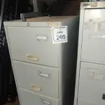 01 ARQUIVO DE AÇO COM 04 GAVETAS. (NO ESTADO) ATENÇÃO! FAZER A VISITAÇÃO ANTES DE ARREMATAR, NÃO SABEMOS SE FUNCIONA, LEILÃO NÃO TEM GARANTIA E NEM DEVOLUÇÃO, SUJEITO A POSSÍVEIS AVARIAS VISÍVEIS/OCULTAS E/OU AUSÊNCIA DE COMPONENTES.
