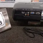 01 PROJETOR MARCA EPSON SEM CABOS. (NO ESTADO) ATENÇÃO! FAZER A VISITAÇÃO ANTES DE ARREMATAR, NÃO SABEMOS SE FUNCIONA, LEILÃO NÃO TEM GARANTIA E NEM DEVOLUÇÃO, SUJEITO A POSSÍVEIS AVARIAS VISÍVEIS/OCULTAS E/OU AUSÊNCIA DE COMPONENTES.