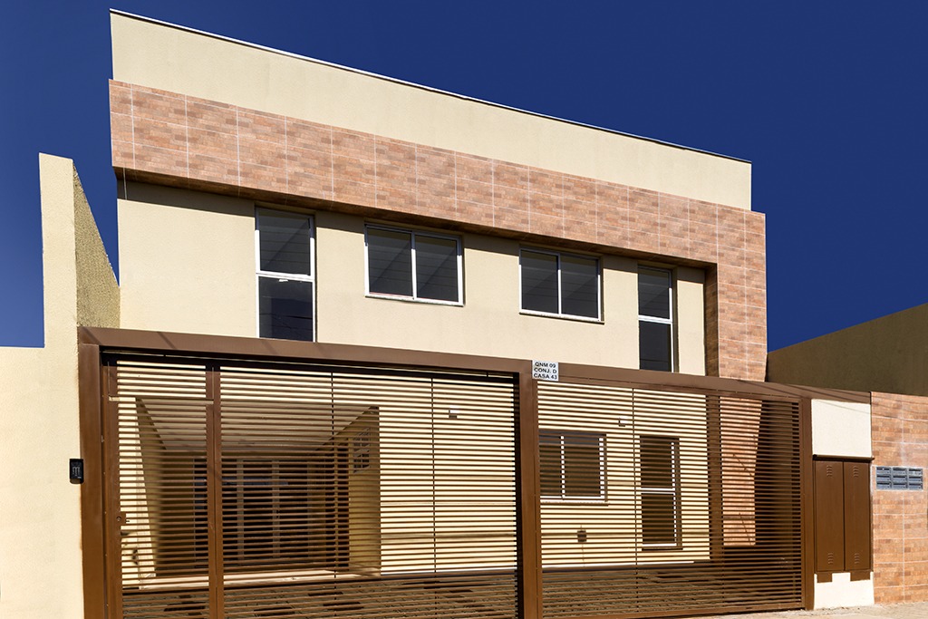 PRÉDIO CEILÂNDIA SUL DF, DESDE 2018 COM 9 KITINETES 100% LOCADA NA QNM 09, CONJUNTO D, LOTE 43