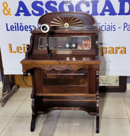 LEILÃO BOM E VELHO (ANTIGUIDADES E RARIDADES)