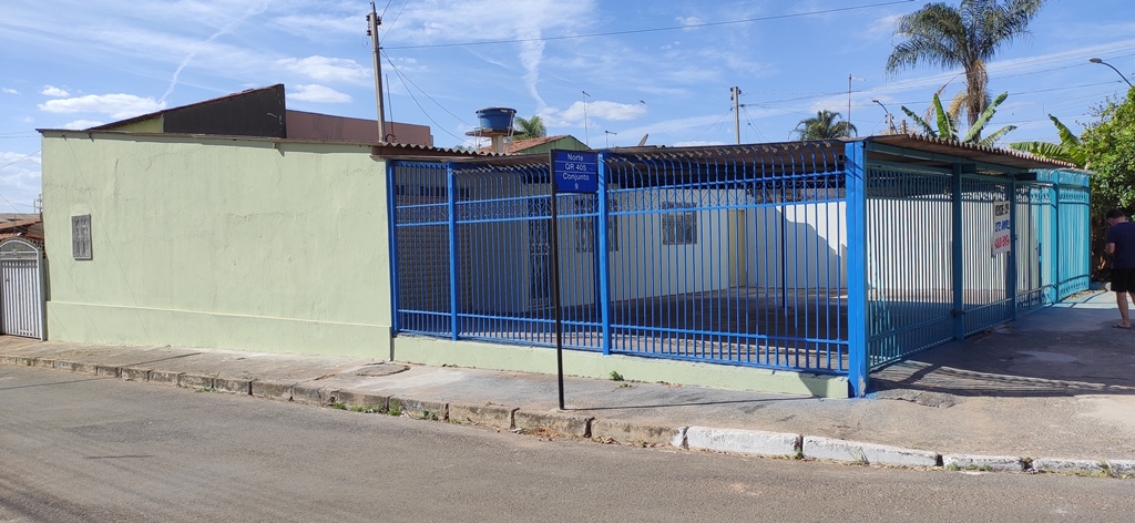 CASA DE ESQUINA QR 405 CJ9 LOTE 8 -SAMAMBAIA NORTE