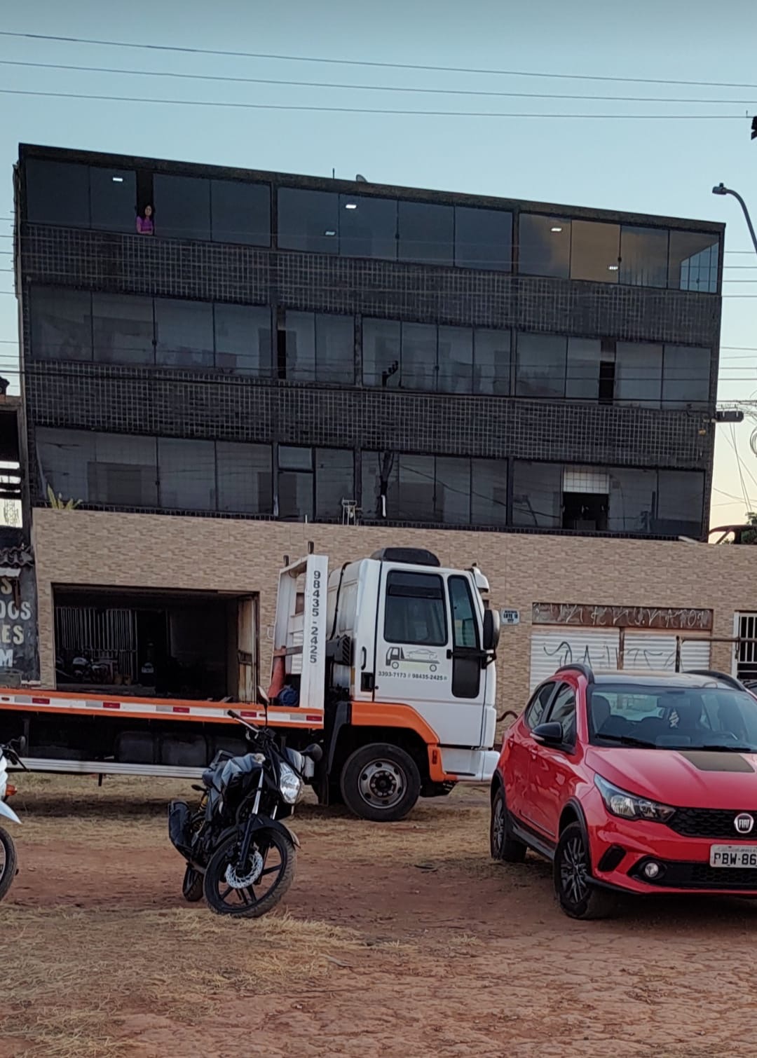 PRÉDIO COMPLETO DE 3 ANDARES E LOJAS (DVO) DF
