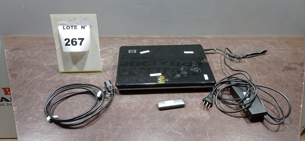 Foto de 01 NOTEBOOK HP COM FONTE. (NO ESTADO, NÃO SABEMOS SE FUNCIONA. LEILÃO NÃO TEM GARANTIA E NEM DEVOLU...