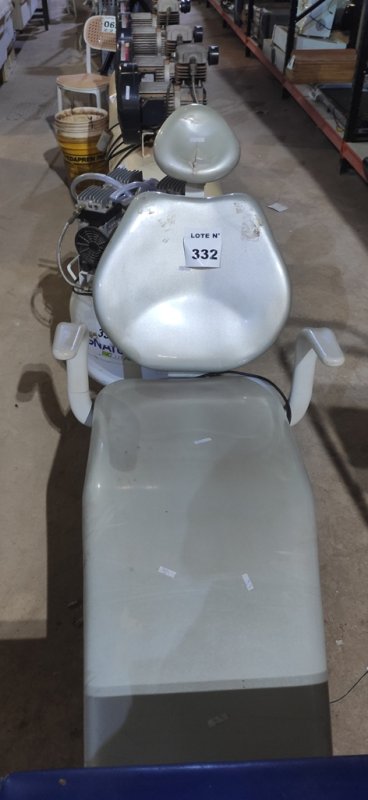 Foto de 01 CADEIRA ODONTOLÔGICA GNATUS. (NO ESTADO) ATENÇÃO! FAZER A VISITAÇÃO ANTES DE ARREMATAR, NÃO SAB...