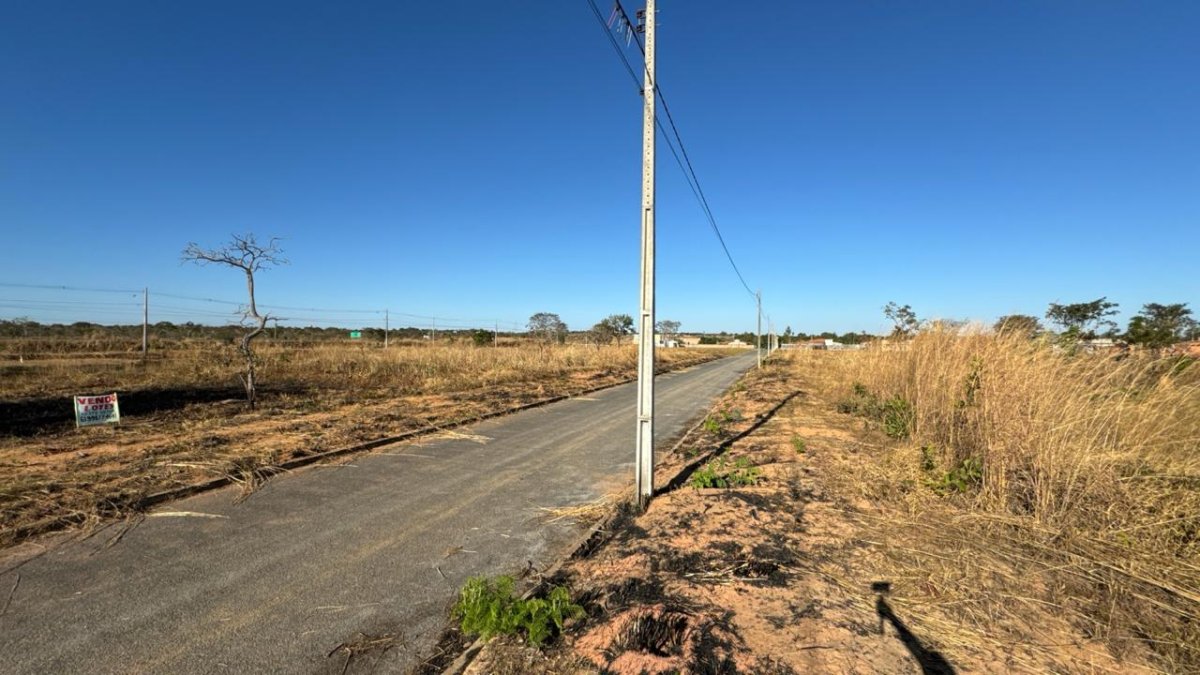 01 Lote Escriturado, Com Área De 300m², Matrícula Nº 13027. Situado Na Quadra 27 Lote 59 Condomínio Parque Jardim São Paulo- Luziânia-go. (5km Depois Da Entrada De Luziania E Possui Luz, Asfalto, Agua, localizado em Luziânia - GO