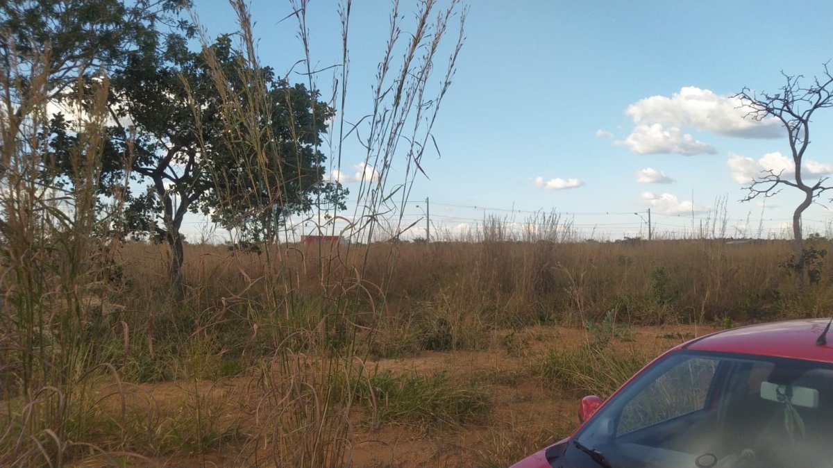 01 Lote Escriturado, Com Área De 300m², Matrícula Nº 13027. Situado Na Quadra 27 Lote 59 Condomínio Parque Jardim São Paulo- Luziânia-go. (5km Depois Da Entrada De Luziania E Possui Luz, Asfalto, Agua, localizado em Luziânia - GO